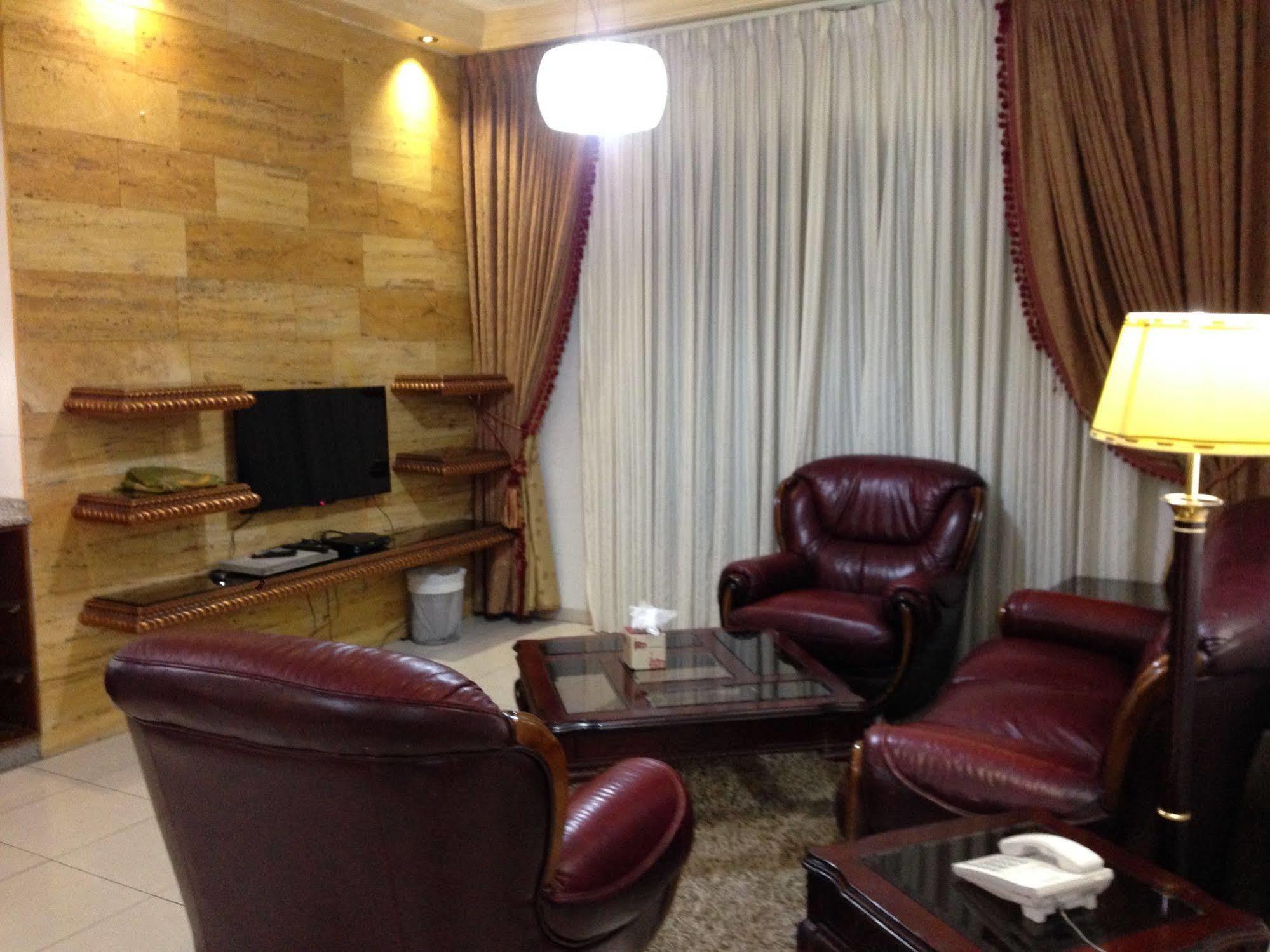 Jad Hotel Suites Amman Buitenkant foto