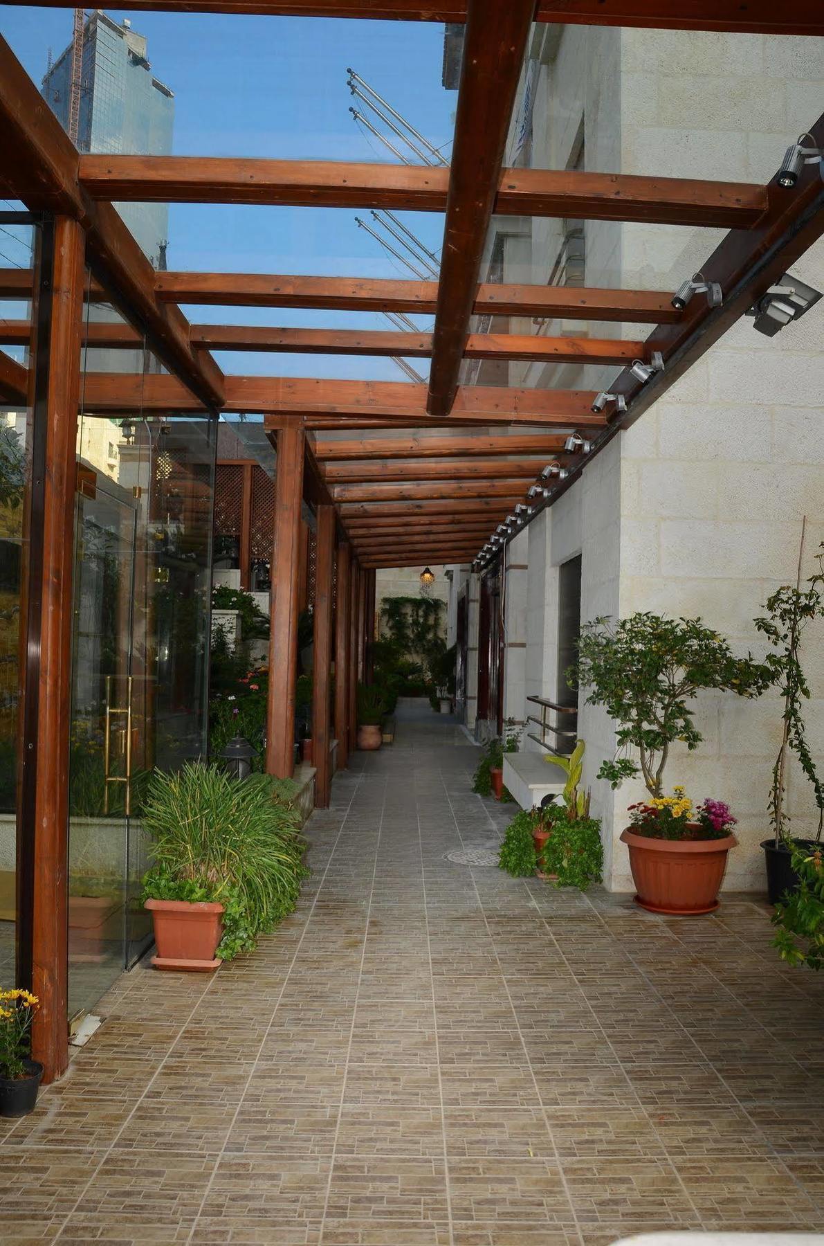 Jad Hotel Suites Amman Buitenkant foto